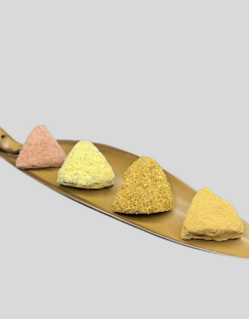 Load image into Gallery viewer, Leaf Incense Holder
