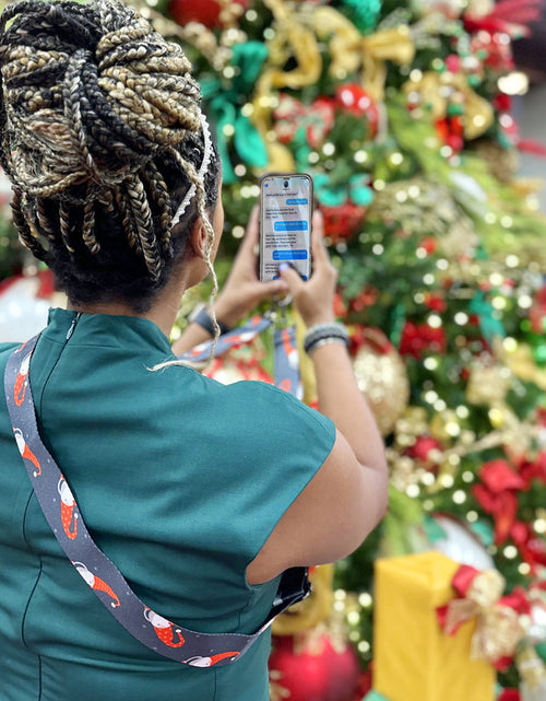 Load image into Gallery viewer, Clip &amp; Go Strap Christmas
