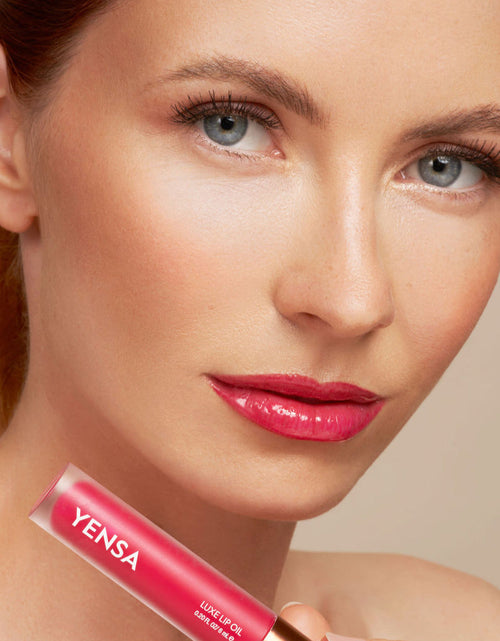 Load image into Gallery viewer, Luxe Lip Nourishing Oil with Hyaluronic + Vitamin E

