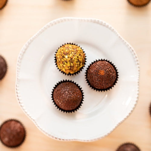 Load image into Gallery viewer, DENGO - A Hug in Dark Chocolate
