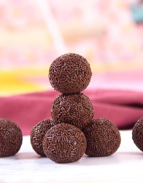Load image into Gallery viewer, SAUDADE - Milk Chocolate Lovers' Collection

