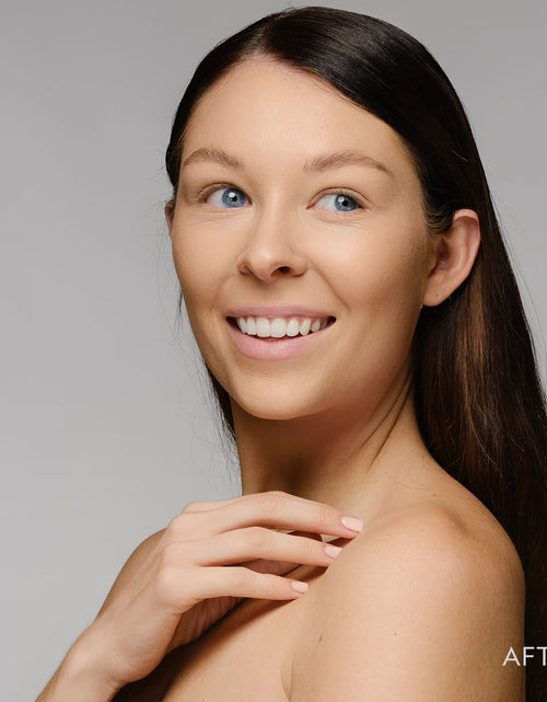 Load image into Gallery viewer, Super Serum Silk Matte Powder Peptide Foundation
