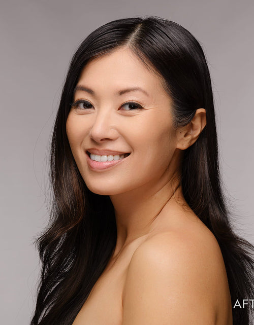 Load image into Gallery viewer, Super Serum Silk Matte Powder Peptide Foundation
